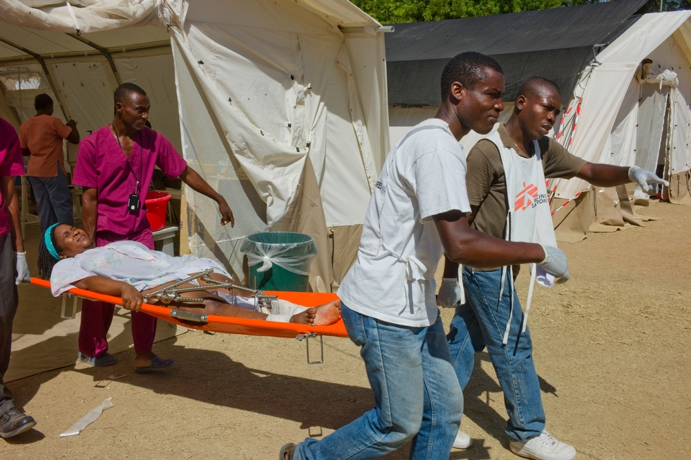 50 ans d’aide médicale, du Cambodge au Rwanda et à la Syrie | Médecins ...
