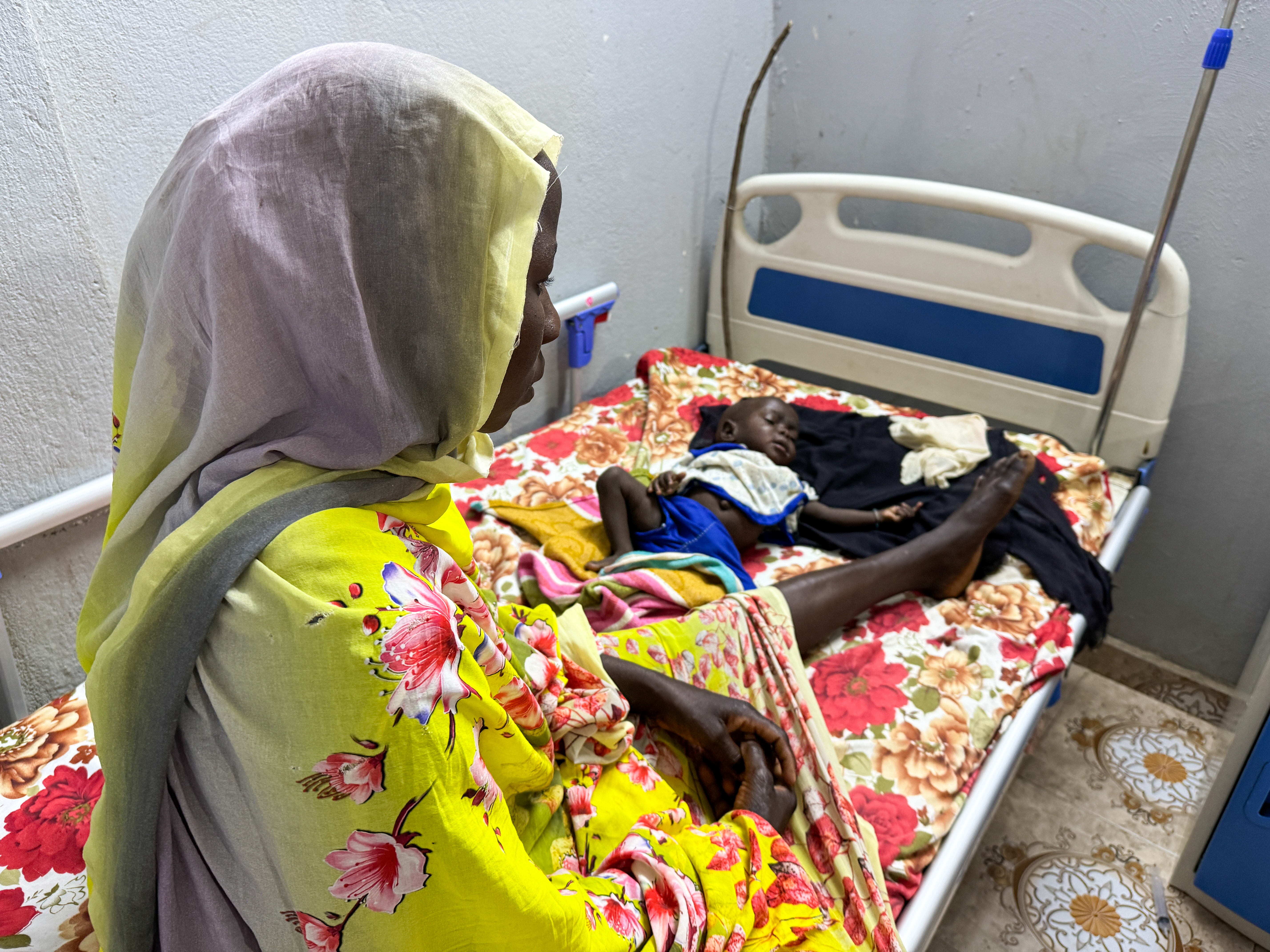 Matara Abakar bracht haar tien maanden oude zoon Natrin binnen nadat hij al 17 dagen ziek was, met koorts, diarree, hoest en huiduitslag. 