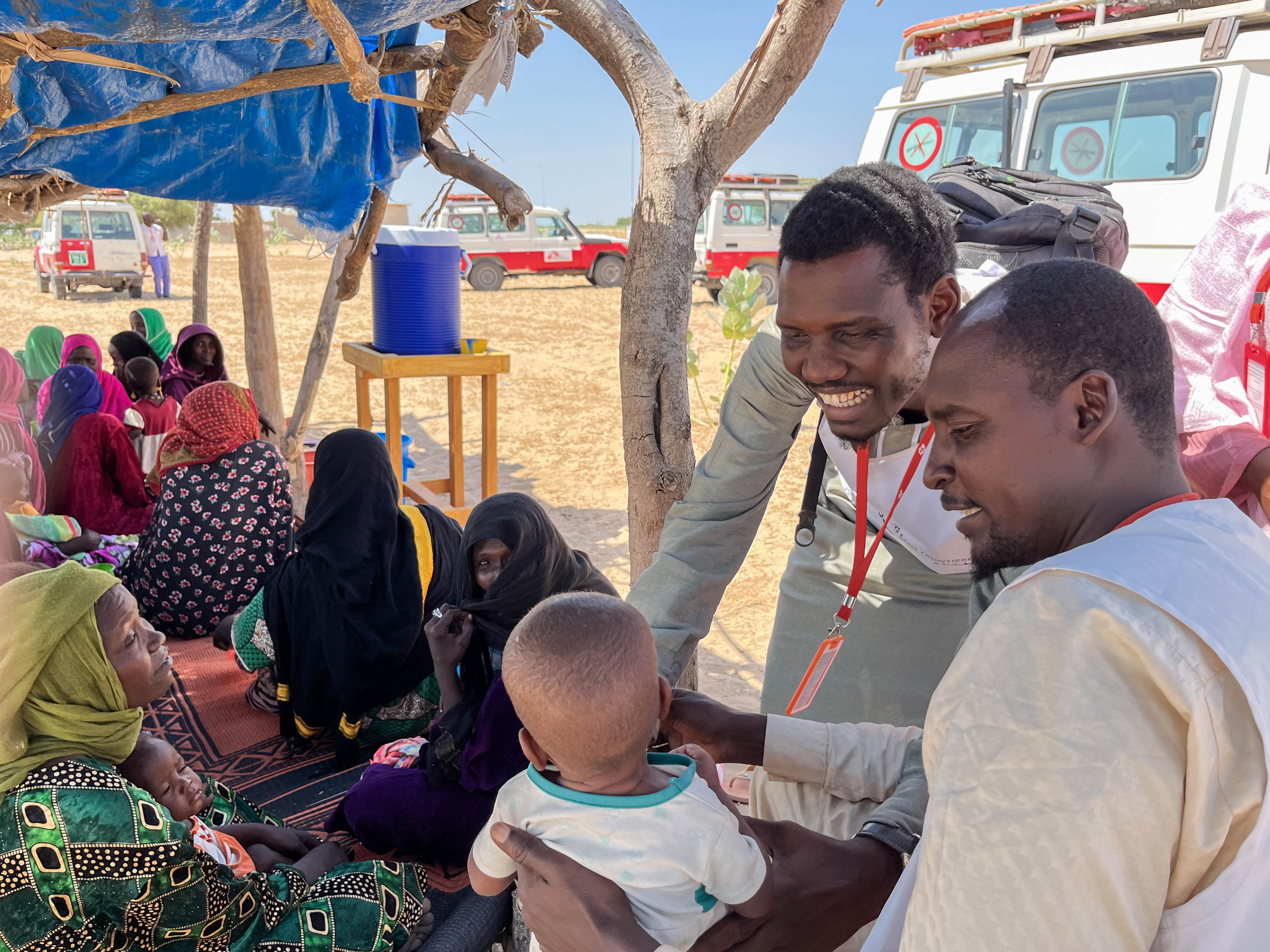msf workers doing a malnutrition screening