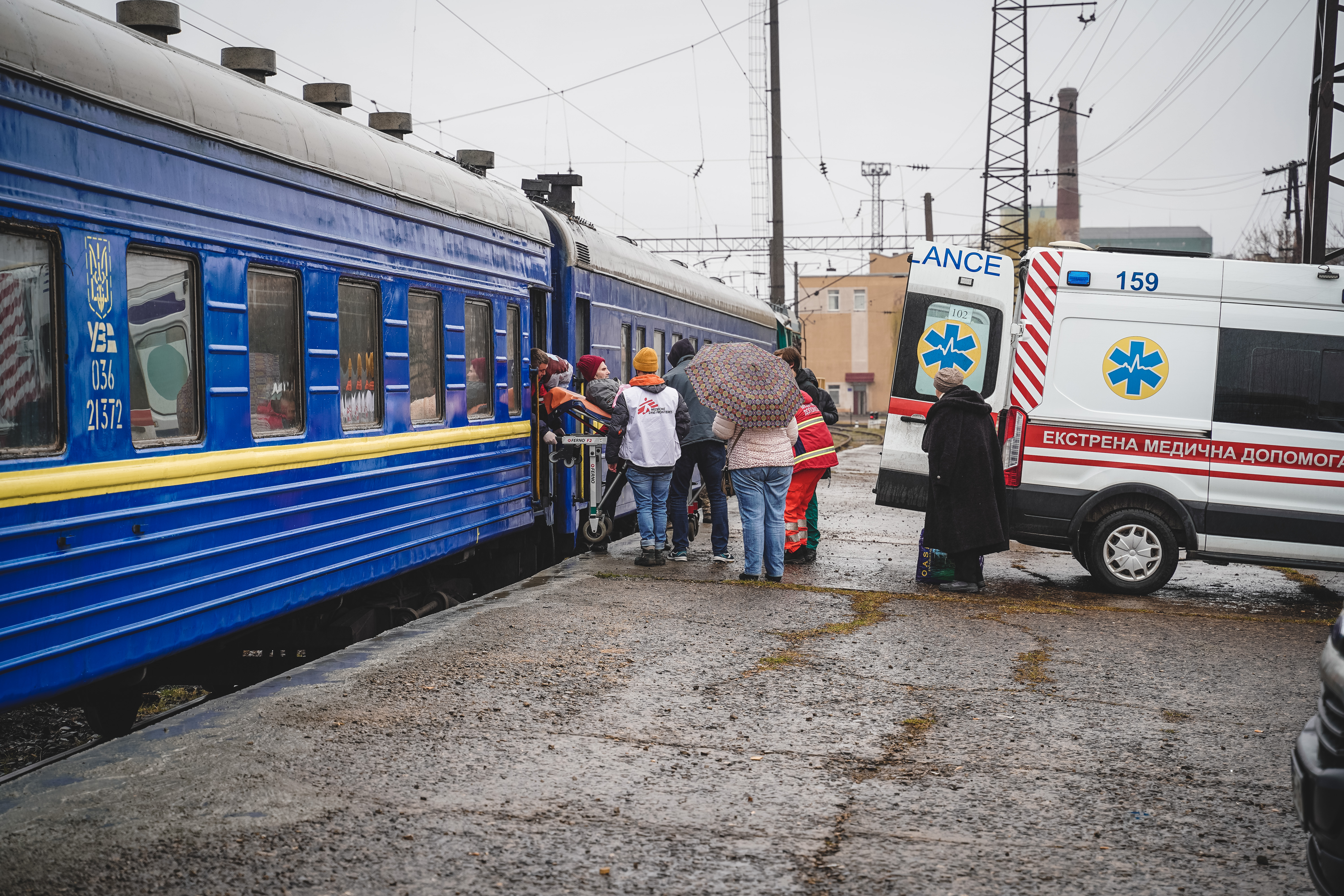 L'arrivée à Lviv du premier train de référence médicale de MSF