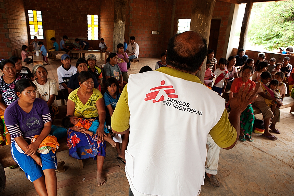 Sensibiliser est la première grande étape dans le combat contre la maladie de Chagas. Il faut plusieurs années pour découvrir les symptômes, ce qui ce qui a pour conséquence que les personnes ne sont pas au courant de leur contamination. © MSF/Anna Surinyach. paraguay, 2010.