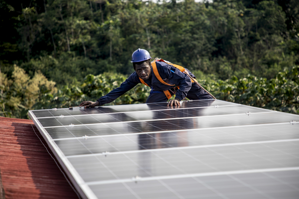AzG heeft een systeem met zonnepanelen geïnstalleerd in het algemeen ziekenhuis van Kigulube in Sud Kivu om de gezondheidsstructuur voor de komende 20 jaar autonoom te maken.