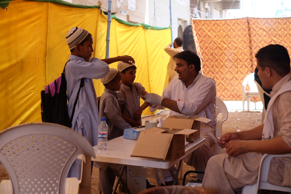 In de lente van 2015 vaccineerde Artsen Zonder Grenzen meer dan 30.000 kinderen in een sloppenwijk van de Pakistaanse havenstad Karachi. © Husni Mubarak Zainal/AZG. Pakistan, 2015.
