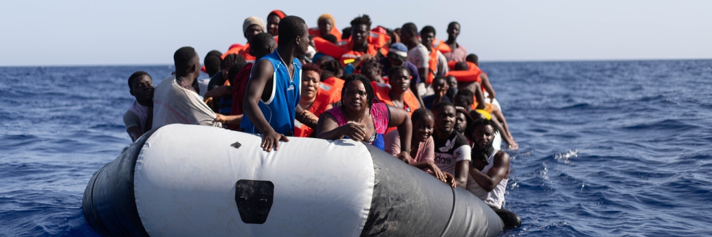 Mensen op een rubberenboot 
