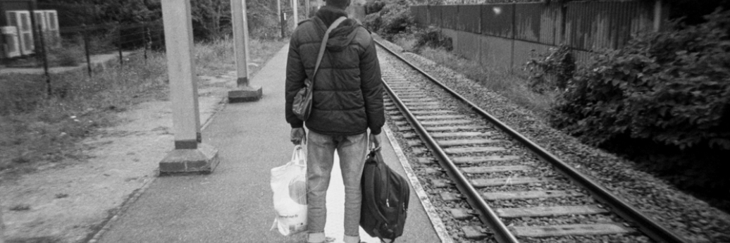 Un homme qui attend