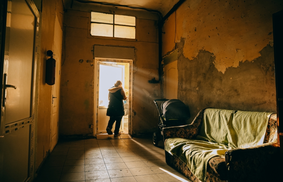 “We spent several months in the basement, without light or food supplies. It was very damp there and Vanya developed a bad cough. Before leaving, we didn't even go into the house. We had our documents with us, so we just grabbed a backpack and left,” recalls Yuliia Murashkina.